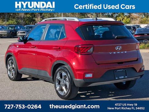 Certified 2024 Hyundai Venue Limited image 3