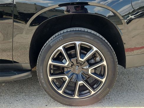 Used 2021 Chevrolet Suburban RST w/ Rear Media and Nav Package RWD image 34