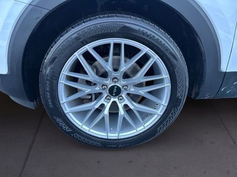 Used 2022 Kia Telluride SX w/ SX Prestige Package image 9