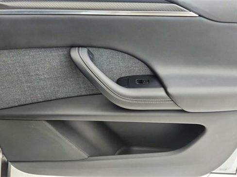 Used 2022 Tesla Model X Plaid image 23