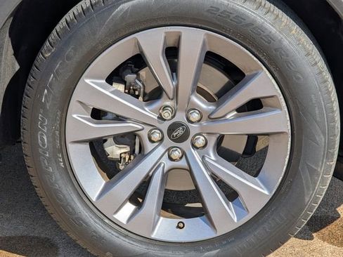 Used 2022 Ford Explorer XLT w/ Equipment Group 202A image 8