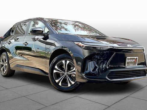 Used 2023 Toyota bZ4X XLE image 2