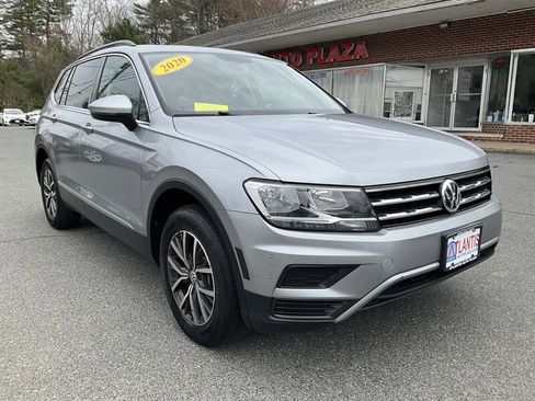 Used 2020 Volkswagen Tiguan SE w/ Panoramic Sunroof Package image 3