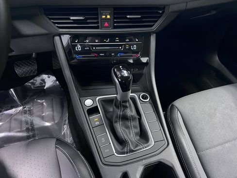 Certified 2025 Volkswagen Jetta SE FWD image 27