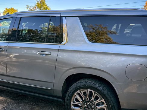 Used 2023 GMC Yukon XL Denali Ultimate image 6