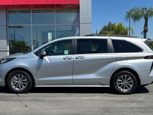 Certified 2023 Toyota Sienna LE image 9