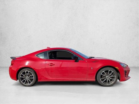 Used 2018 Toyota 86 image 4