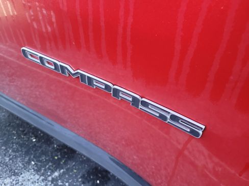 Used 2018 Jeep Compass Latitude image 10