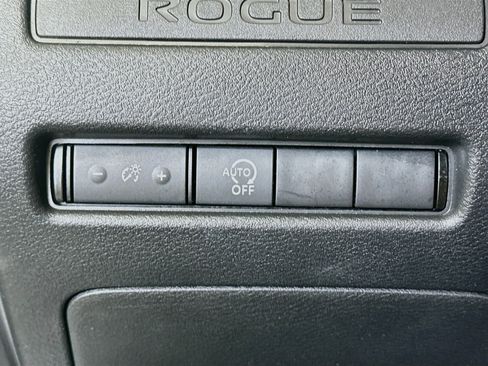 Used 2024 Nissan Rogue S FWD image 17