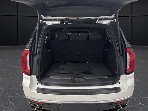 Used 2021 GMC Yukon XL Denali image 15