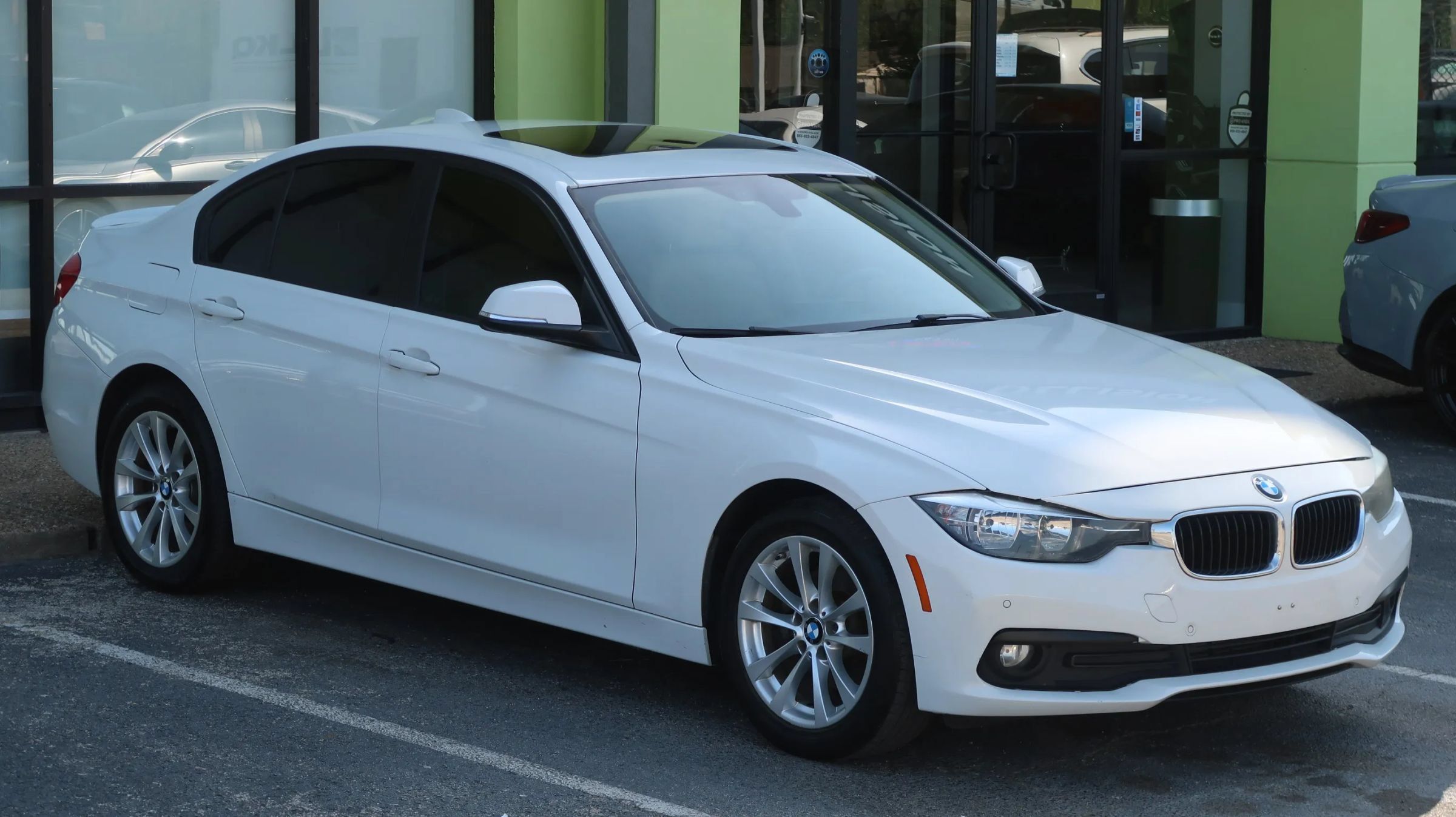 Used 2016 BMW 320i Sedan RWD image 5