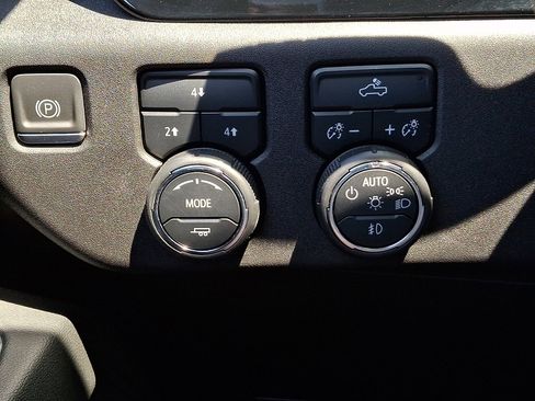 Certified 2024 Chevrolet Silverado 2500 LT w/ Convenience Package AWD/4WD image 23