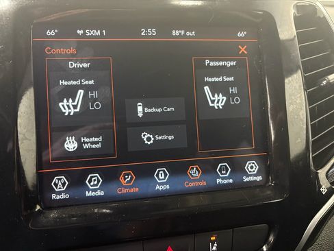 Used 2022 Jeep Cherokee Limited w/ Mopar Interior Package AWD/4WD image 22