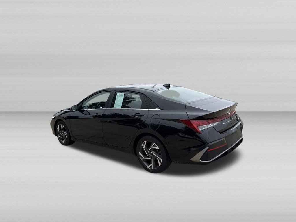 Used 2025 Hyundai Elantra Limited FWD image 8