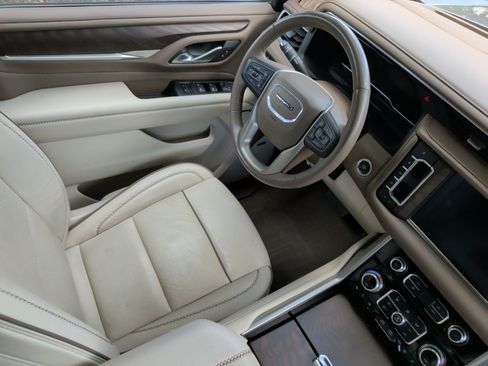 Used 2022 GMC Yukon Denali RWD image 33