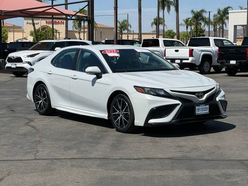 Used 2023 Toyota Camry SE FWD image 3