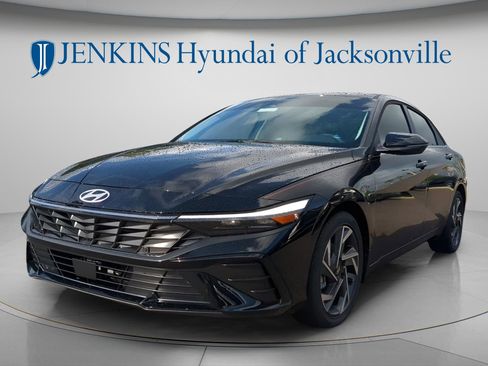 New 2025 Hyundai Elantra Limited FWD image 7
