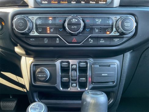 Used 2021 Jeep Wrangler Unlimited Sahara image 26