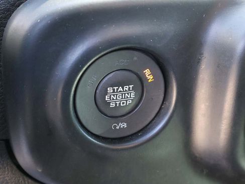 Used 2022 Jeep Gladiator Overland image 38