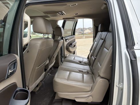 Used 2018 Chevrolet Suburban LT image 11