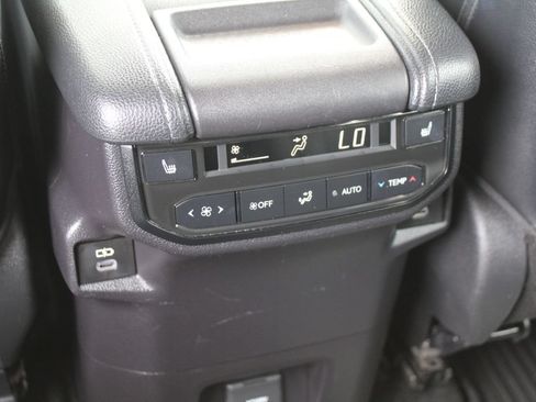 Used 2024 Toyota Grand Highlander AWD Hybrid image 27