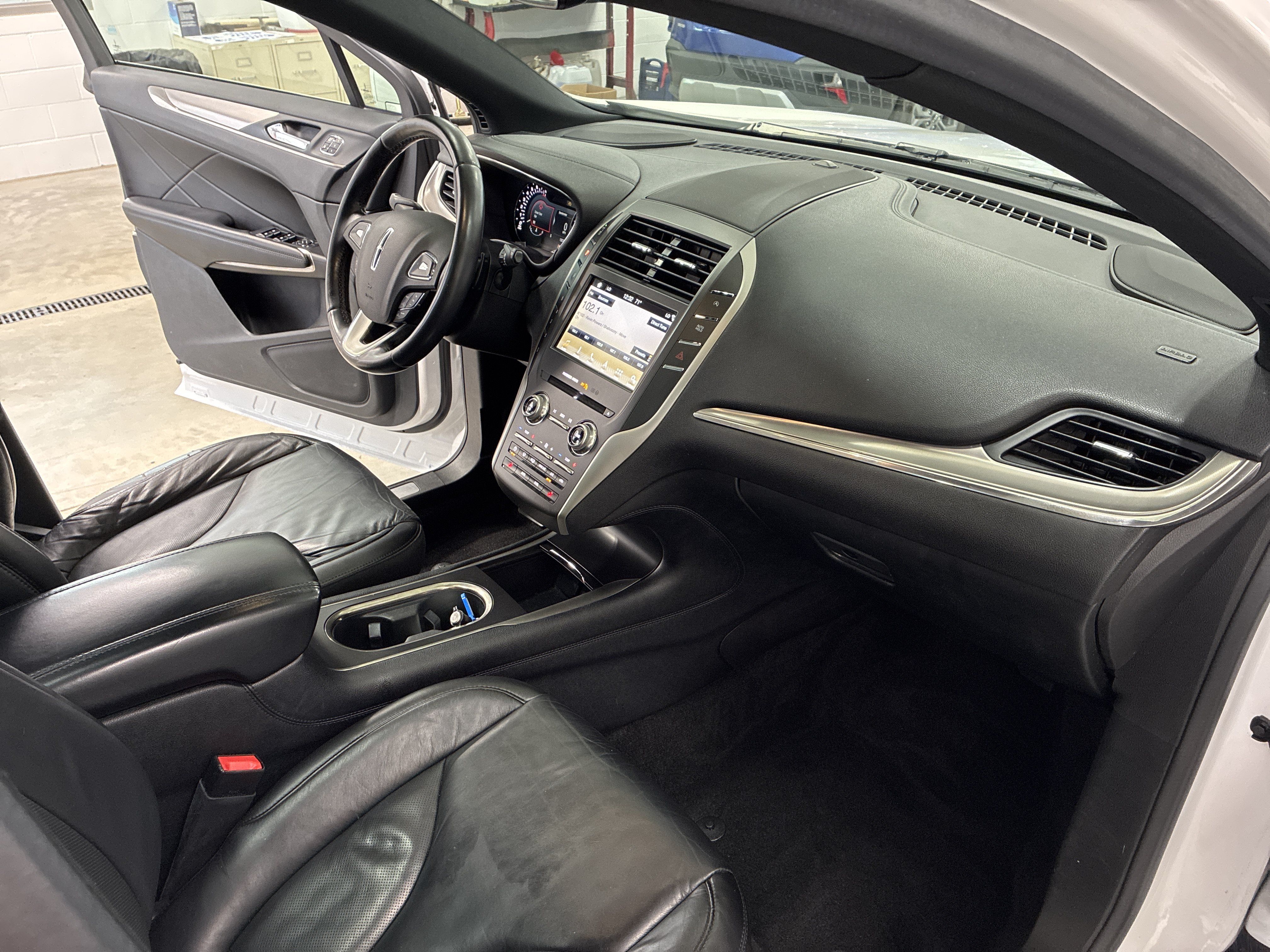 Used 2017 Lincoln MKC Select w/ Select Plus Package FWD image 18