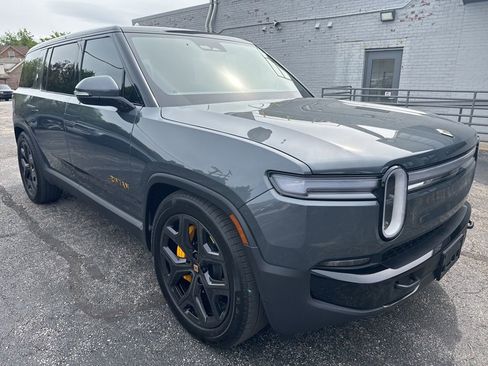 Used 2026 Rivian R1S Premium AWD/4WD image 9
