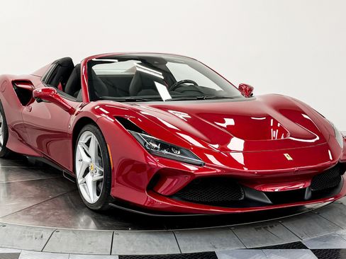 Used 2023 Ferrari F8 Tributo RWD image 3