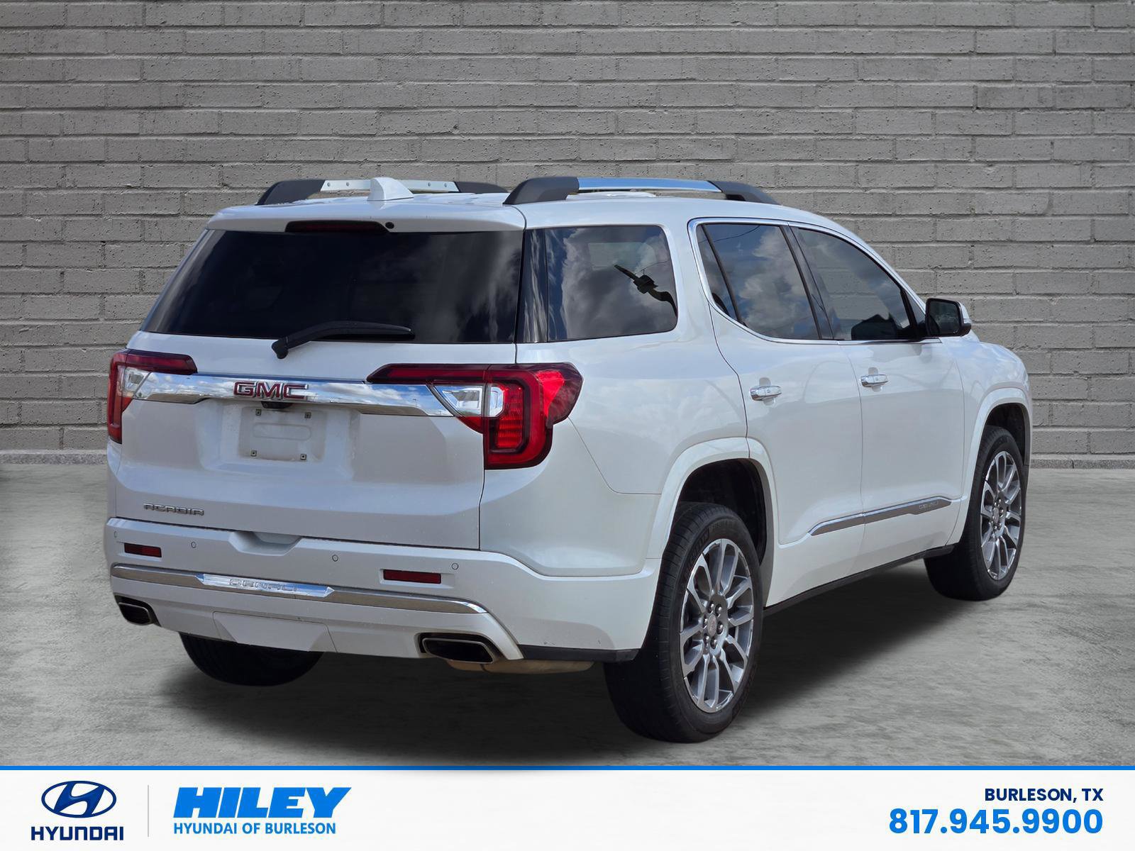 Used 2023 GMC Acadia Denali w/ Denali Ultimate Package FWD image 4