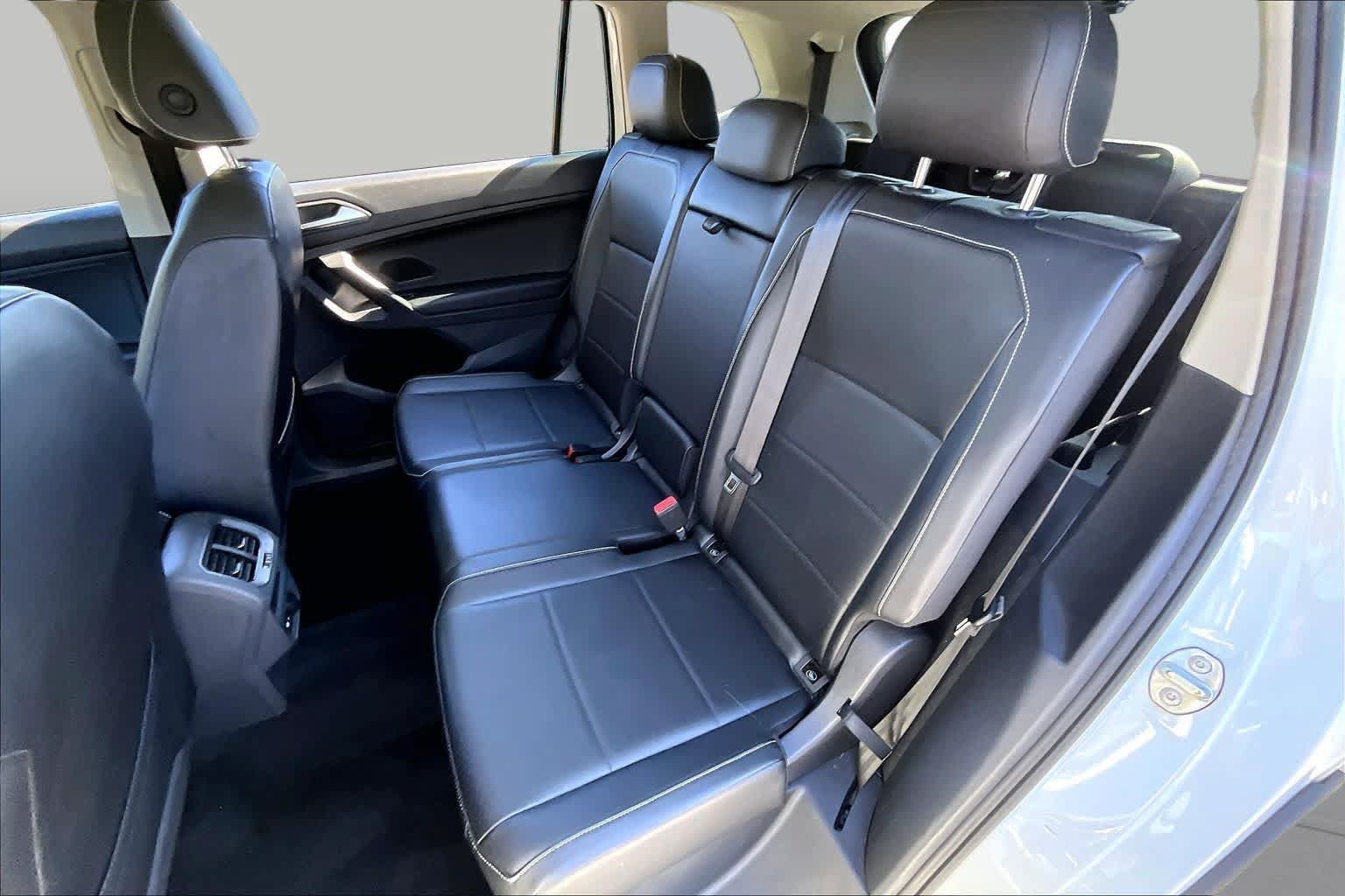 Used 2021 Volkswagen Tiguan SE w/ Panoramic Sunroof Package FWD image 20