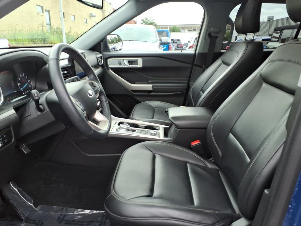Used 2023 Ford Explorer XLT w/ Equipment Group 202A AWD/4WD image 19