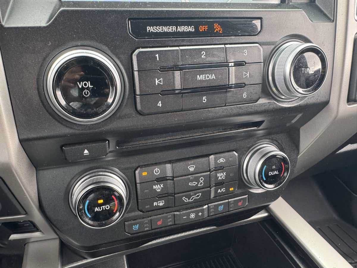 Used 2017 Ford F150 Lariat w/ Equipment Group 502A Luxury AWD/4WD image 32