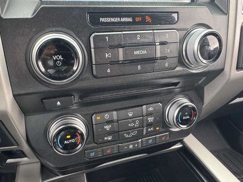 Used 2017 Ford F150 Lariat w/ Equipment Group 502A Luxury AWD/4WD image 32
