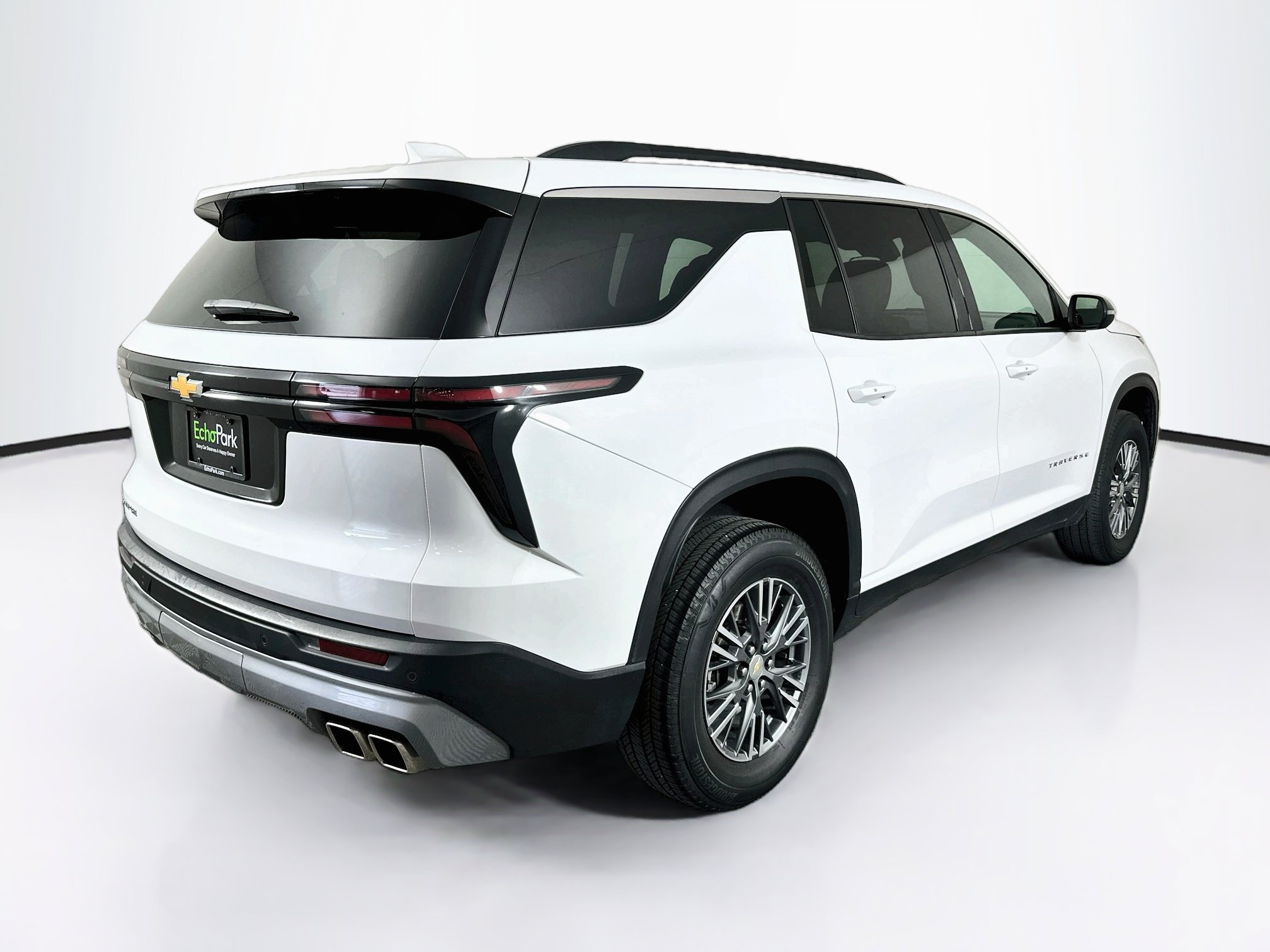 Used 2025 Chevrolet Traverse LT FWD image 9