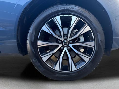 Used 2024 Volvo XC60 B5 Plus image 32