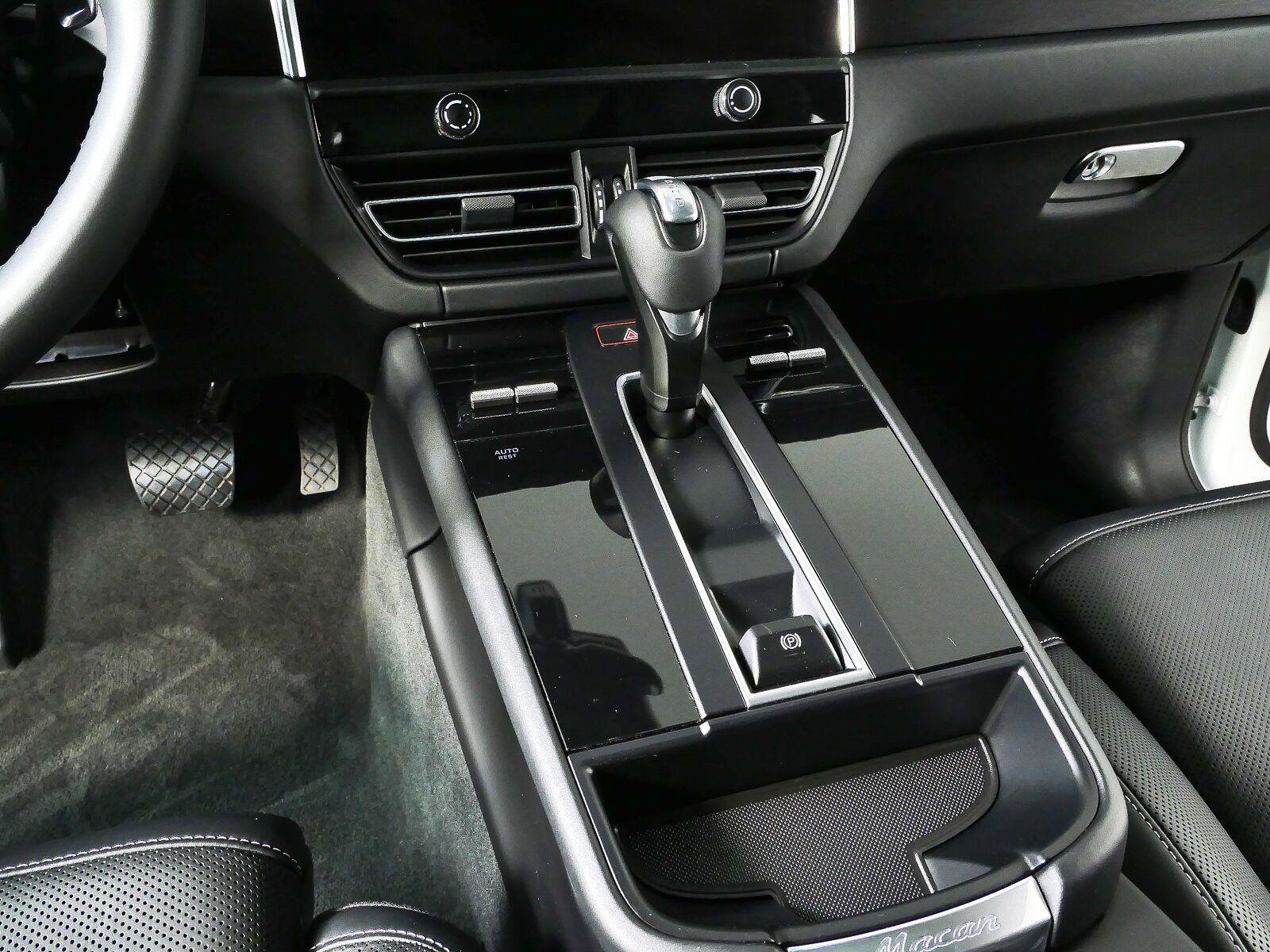 Certified 2023 Porsche Macan GTS AWD/4WD image 18
