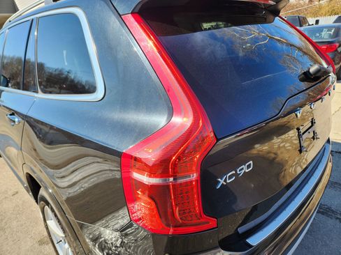 Used 2017 Volvo XC90 T5 Momentum w/ Vision Package image 11