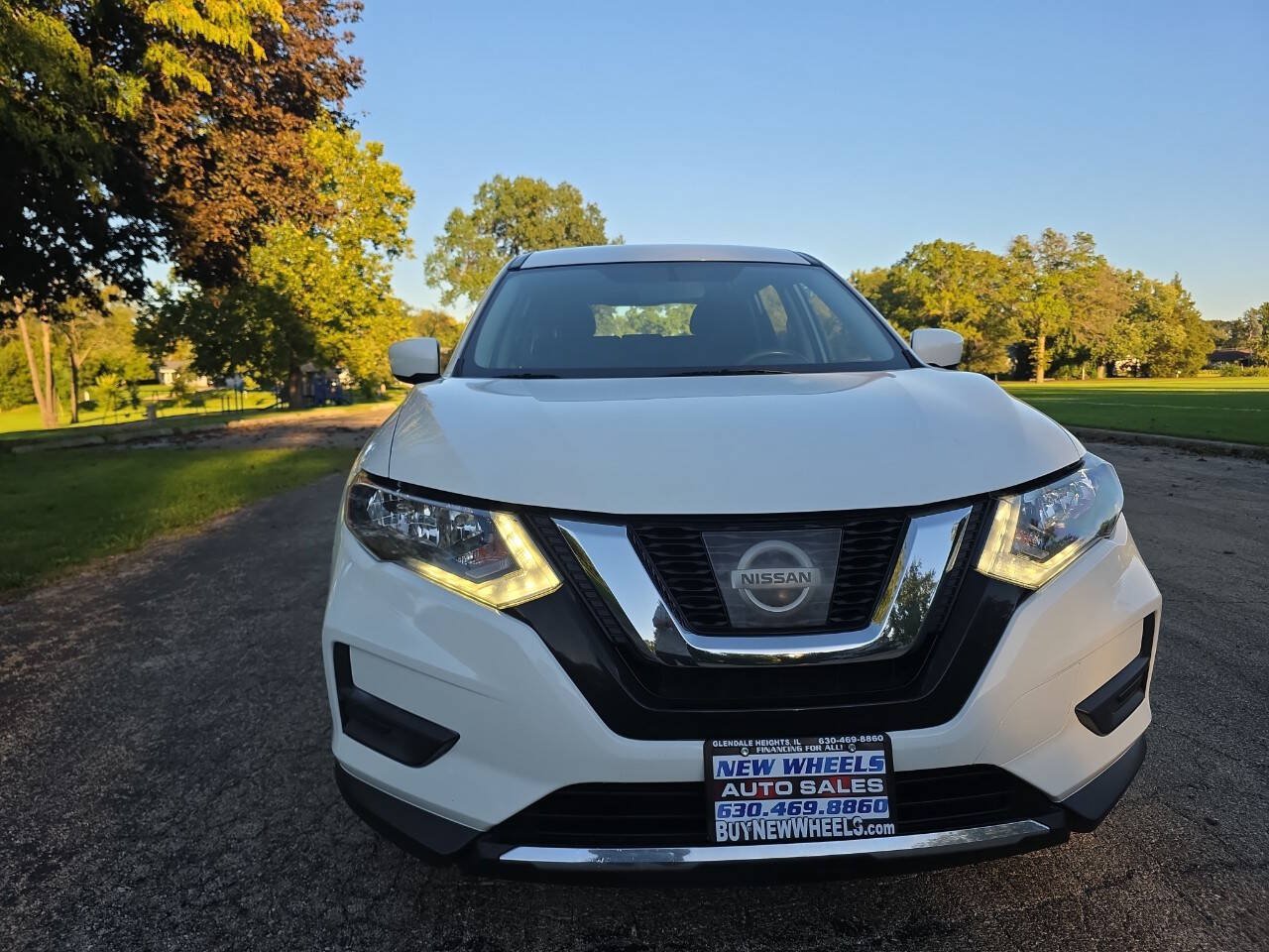 Used 2017 Nissan Rogue S AWD/4WD image 4