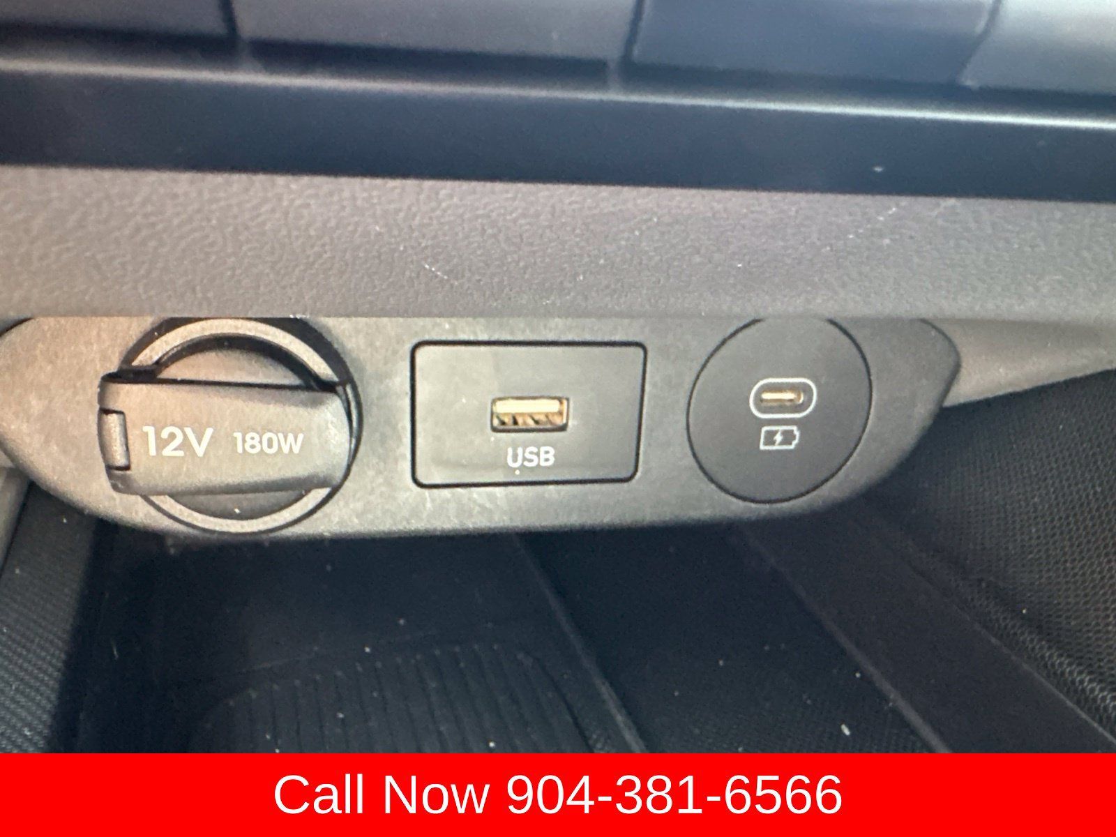 Used 2025 Hyundai Elantra SEL FWD image 31