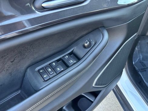 Used 2022 Jeep Grand Cherokee Altitude AWD/4WD image 13