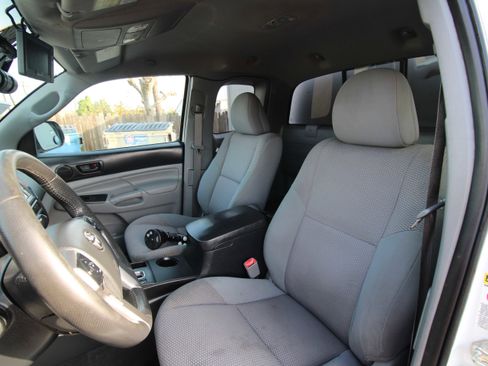 Used 2015 Toyota Tacoma PreRunner image 5
