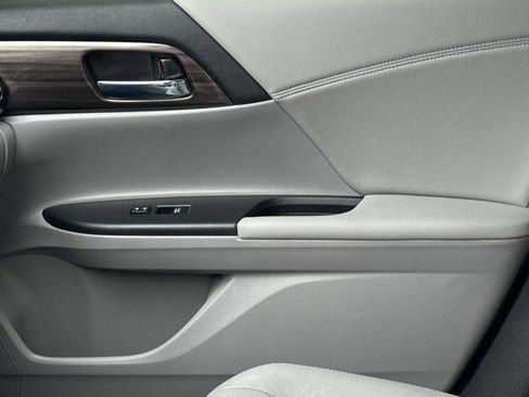 Certified 2017 Honda Accord EX-L image 21