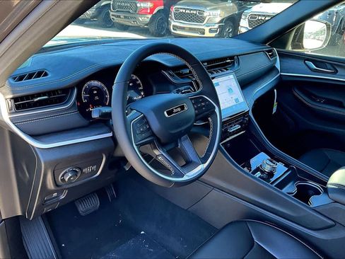 New 2025 Jeep Grand Cherokee L Limited AWD/4WD image 9