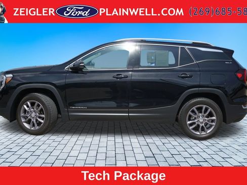 Used 2022 GMC Terrain SLT w/ Tech Package AWD/4WD image 2