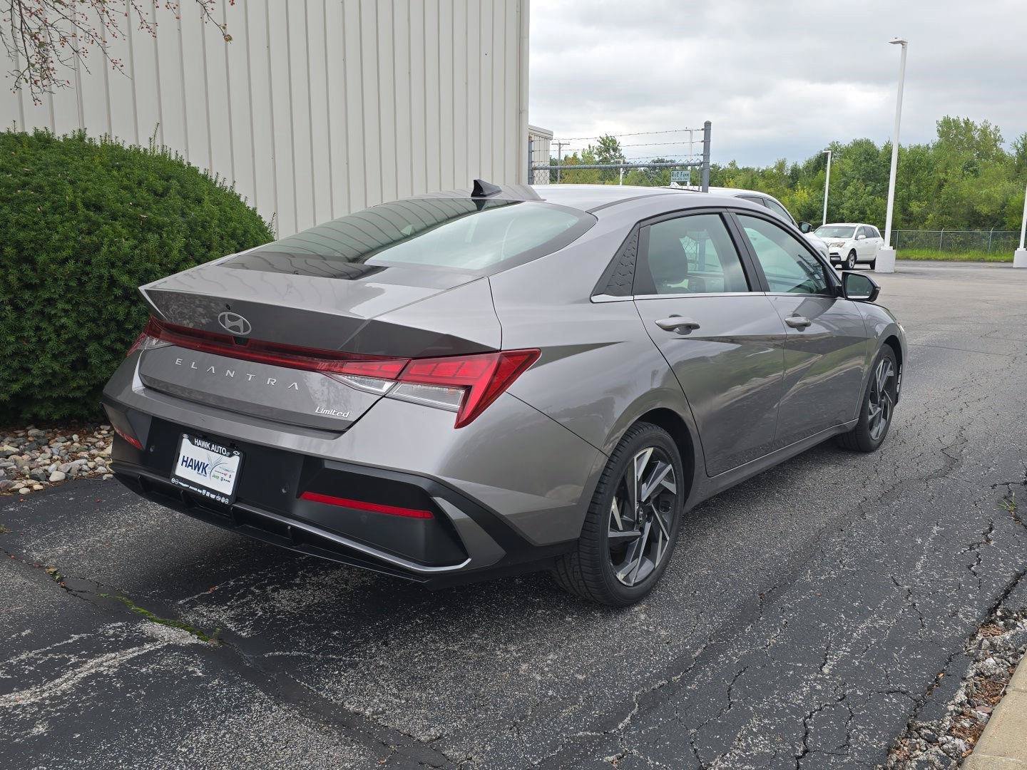 Used 2024 Hyundai Elantra Limited FWD image 9