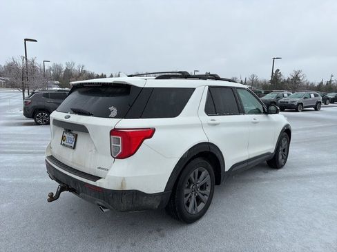 Used 2022 Ford Explorer XLT w/ Equipment Group 202A image 6