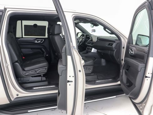 Used 2024 Chevrolet Suburban LT image 13