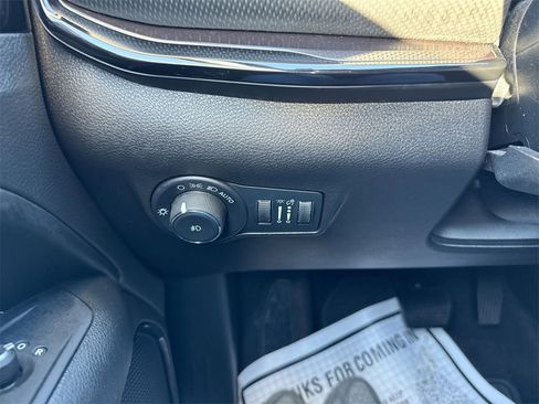 Used 2022 Jeep Compass Altitude w/ Convenience Group image 17