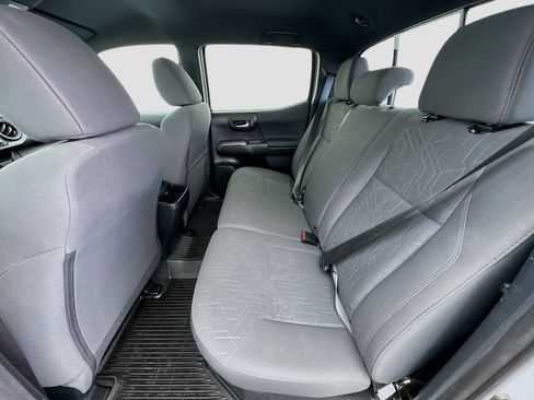 Used 2018 Toyota Tacoma TRD Off-Road w/ Technology Package image 15