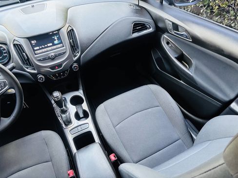 Used 2017 Chevrolet Cruze LT image 15